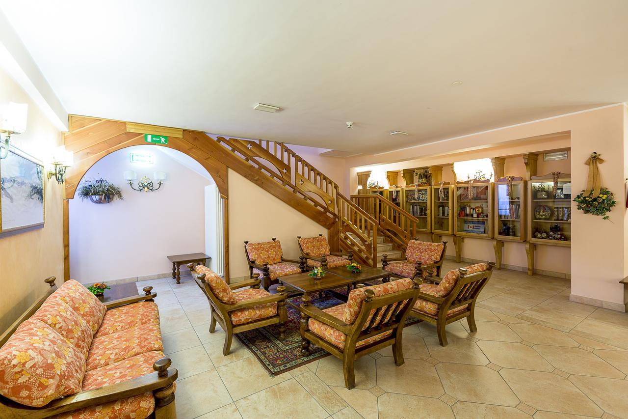 Hotel Trieste Рокказаро Экстерьер фото